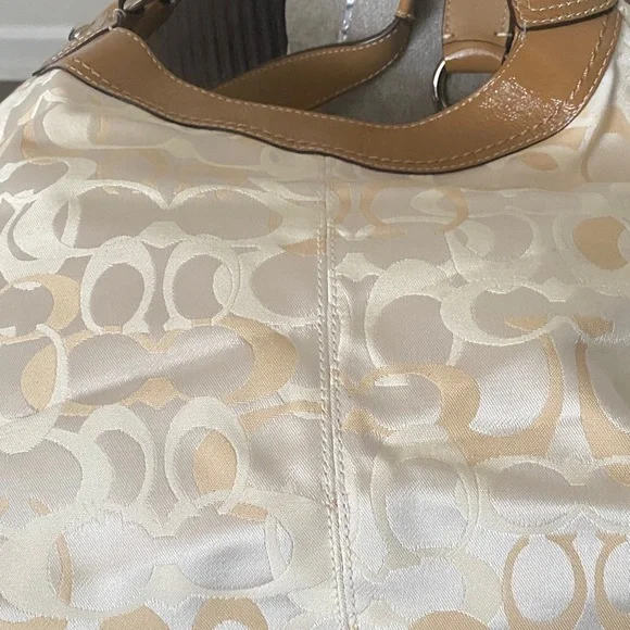 Coach Soho Hobo Signature Shoulder Purse Handbag Cream Tan used good condition. - Picture 8 of 8